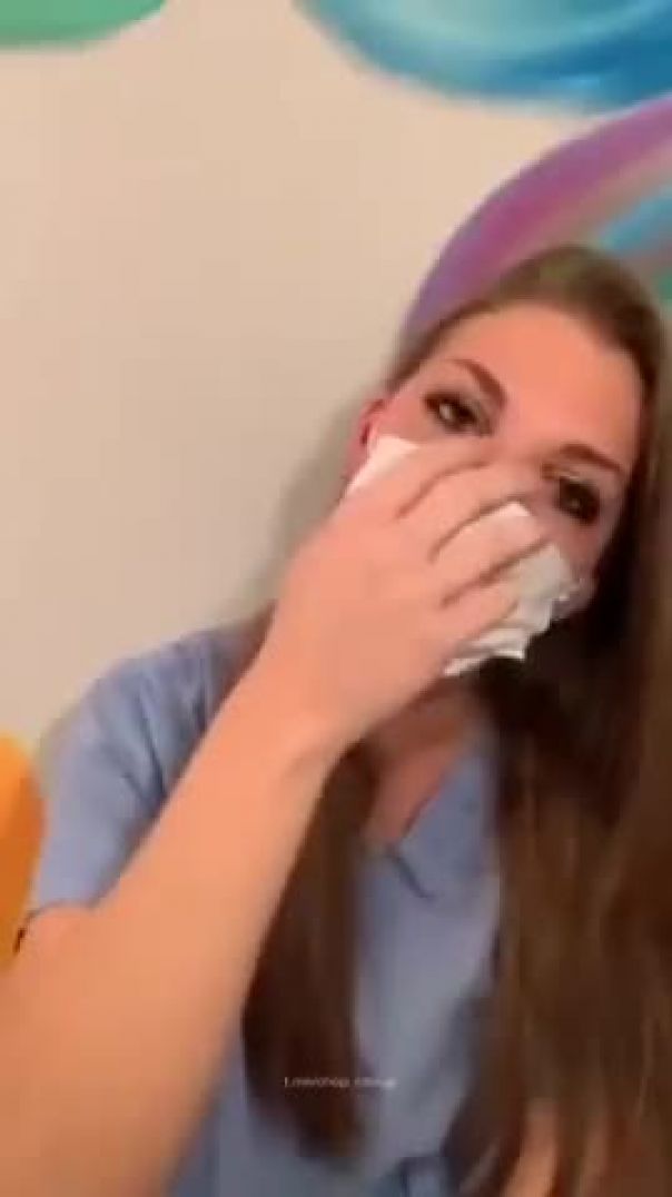 Fokus_s_maskoj_i_falloimitatorom_vo_rtu_Strana_Krovi-vps402