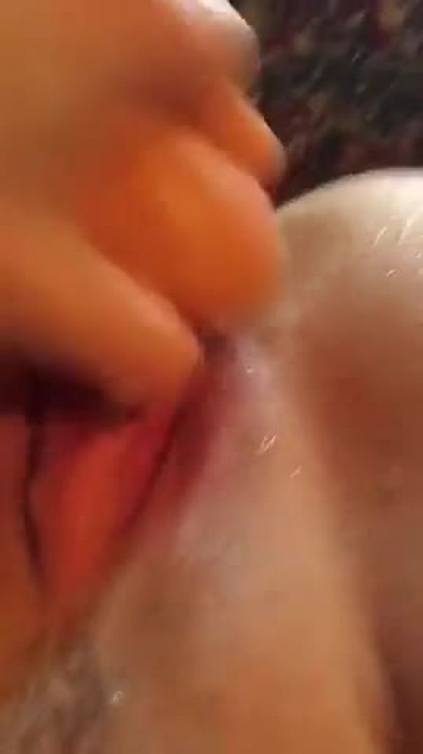 Dildak_v_kisku_pristroila_a_ona_skvirtovat_nachala-vps402