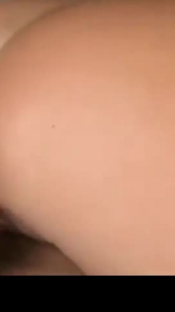 ZhENU_WLJuWKU_TRAHAEM_V_KISKU_I_POPU_ODNOVREMENNO-vps402