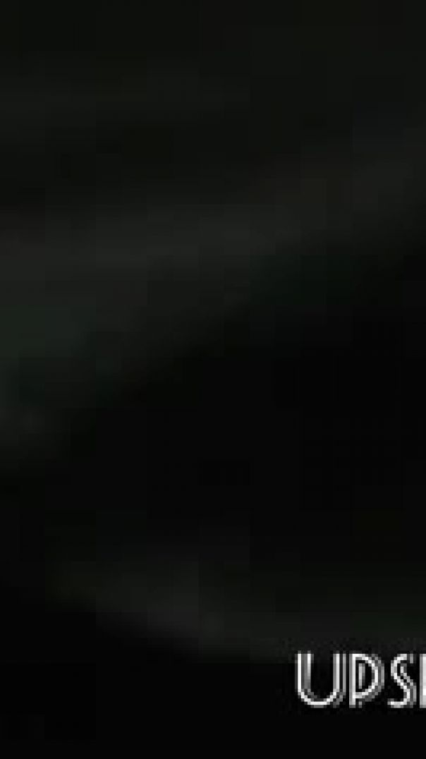 Milaja_devuwka_tak_promokla_vo_vremja_dozhdja_s_trusikov-vps402